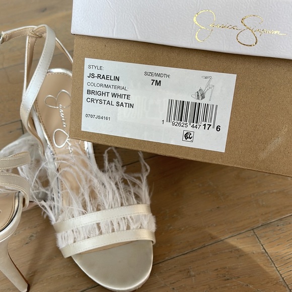 Jessica Simpson JS Raelin Crystal Satin Feathers Stiletto Heels 7M - Picture 8 of 8